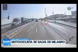 Un motociclista casi es arrollado luego de derrapar en el Libramiento Noreste. 

No te pierdas Imagen Noticias Monterrey con Brenda Cavazos de lunes a viernes por Imagen Televisión Monterrey.

Síguenos en nuestras redes
Instagram: https://www.instagram.com/imagentvmonterrey/
Twitter: https://twitter.com/ImagenTVMTY
Facebook: https://www.facebook.com/ImagenTVMTY/

Mantente siempre informado con las noticias sobre los acontecimientos más importantes a nivel nacional con Claudia Ovalle y Brenda Cavazos.


¡Dale like y suscríbete!