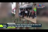 Un operativo para retirar motocicletas mal estacionadas en Madero y Motolinia, en el Centro Histórico de la #CDMX, derivó en una riña donde resultaron heridos tres efectivos. La policía detuvo a siete hombres de entre 21 y 29 años, señalados como los presuntos responsables, quienes fueron presentados ante el Ministerio Público. 

#NoticiasConNachoLozano
#NoticiasImagen 

¡Como nadie en la noche! #ImagenNoticias con Nacho Lozano de lunes a viernes a las 10:30 pm en el 3.1 #ImagenTelevisión. 

Visita nuestro sitio Web: http://bit.ly/2nT2Wz5 

Síguenos en nuestras redes: 
Instagram: @imagentvnoticias 
Tiktok: @imagennoticias 
X: @ImagenNoticias_ 
Facebook: https://www.facebook.com/ImagenTVNoticias/ 

Aquí encontrarás la mejor información nacional e internacional de Imagen Noticias con Francisco Zea, Paola Rojas, Crystal Mendivil y Nacho Lozano.