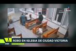 ¡En tan solo 22 segundos! En la Iglesia La Divina Providencia en Ciudad Victoria, #Tamaulipas, dos mujeres aprovecharon que la víctima se encontraba hincada rezando para robarle lo que parece ser una bolsa. 

#NoticiasConNachoLozano
#NoticiasImagen 

¡Como nadie en la noche! #ImagenNoticias con Nacho Lozano de lunes a viernes a las 10:30 pm en el 3.1 #ImagenTelevisión. 

Visita nuestro sitio Web: http://bit.ly/2nT2Wz5 

Síguenos en nuestras redes: 
Instagram: @imagentvnoticias 
Tiktok: @imagennoticias 
X: @ImagenNoticias_ 
Facebook: https://www.facebook.com/ImagenTVNoticias/ 

Aquí encontrarás la mejor información nacional e internacional de Imagen Noticias con Francisco Zea, Paola Rojas, Crystal Mendivil y Nacho Lozano.