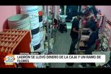 ¡Ratero enamorado! En uno de los barrios más icónicos de Zapopan, #Jalisco, un sujeto llegó a una florería para pedir un ramo de flores, pero después de unos minutos, saca un arma para amenazar y llevarse todo el dinero.

#NoticiasImagen #ImagenNoticias530 Visita nuestro sitio web: http://www.imagentv.com

No te pierdas Imagen Noticias 5:30 con Marlene Stahl, Nuria Gil y Adriana Treviño de lunes a viernes por Imagen Televisión.

TikTok 5:30: https://www.tiktok.com/@imagennoticias530 
TikTok Noticias: https://www.tiktok.com/@imagennoticias

Instagram 5:30: https://www.instagram.com/imagennoticias530 
Instagram Noticias: https://www.instagram.com/imagentvnoticias/

X 5:30: https://x.com/imagen530 
X Noticias: https://twitter.com/ImagenNoticias_
X Televisión: https://twitter.com/ImagenTVMex
 
Facebook Noticias: https://www.facebook.com/ImagenTVNoticias
 
Aquí encontrarás la mejor información nacional e internacional de Imagen Noticias con Francisco Zea, Nacho Lozano, Crystal Mendivil, Enrique Sánchez y Paola Rojas.
