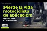 Un conductor de motocicleta que prestaba servicio por aplicación falleció y su pasajero resultó con lesiones graves tras ser embestidos por un automóvil en el cruce de Av. Vallarta y la calle Yaquis, en la Col. Vallarta Norte.