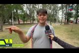 Ante la falta de agua en sus hogares, vecinos de la colonia San Marcos, en Guadalajara, acuden al ojo de agua del parque Río de Janeiro para llenar garrafones, recipientes y cubetas.
