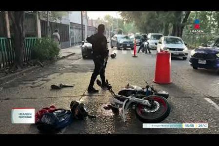Un motociclista de unos 50 años resultó gravemente herido tras estrellarse contra la parte trasera de un camión de la ruta 622 que subía pasaje sobre Av. Patria y Lagos Superiores, en #Zapopan.

#NoticiasImagen

Síguenos en nuestras redes:

Instagram: https://www.instagram.com/imagentvgdl/
TikTok: https://www.tiktok.com/@imagennoticias
Twitter: https://twitter.com/ImagenTVGDL
Facebook: https://www.facebook.com/ImagenTVGDL/
Visita nuestro sitio Web: https://www.imagentv.com/guadalajara

Mantente siempre informado con las noticias sobre los acontecimientos más importantes a nivel nacional con Carolina Martínez.

¡Déjanos tus comentarios, da like, comparte y suscríbete!