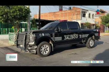 Una patrulla blindada de la Policía Estatal chocó contra un auto particular y salió proyectada hacia un vehículo estacionado en el cruce de Medrano y Corregidora, en #Guadalajara.

#NoticiasImagen

Síguenos en nuestras redes:

Instagram: https://www.instagram.com/imagentvgdl/
TikTok: https://www.tiktok.com/@imagennoticias
Twitter: https://twitter.com/ImagenTVGDL
Facebook: https://www.facebook.com/ImagenTVGDL/
Visita nuestro sitio Web: https://www.imagentv.com/guadalajara

Mantente siempre informado con las noticias sobre los acontecimientos más importantes a nivel nacional con Carolina Martínez.

¡Déjanos tus comentarios, da like, comparte y suscríbete!