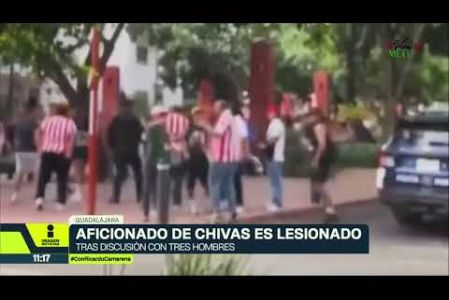 Un aficionado de Chivas fue golpeado por otro hombre en las inmediaciones del Parque Rojo, previo al partido contra Pumas. Tras la agresión cayó al suelo y fue atropellado por un automóvil. 

No te pierdas la Tercera Emisión de Imagen Noticias Guadalajara de lunes a viernes en punto de las 11:05 p.m. en el 3.1.

Síguenos en nuestras redes:

Instagram: https://www.instagram.com/imagentvgdl/
TikTok: https://www.tiktok.com/@imagennoticias
Twitter: https://twitter.com/ImagenTVGDL
Facebook: https://www.facebook.com/ImagenTVGDL/

Visita nuestro sitio Web: https://www.imagentv.com/guadalajara

Mantente siempre informado con las noticias sobre los acontecimientos más importantes a nivel nacional con Ricardo Camarena y Carolina Martínez.

¡Déjanos tus comentarios, da like, comparte y suscríbete!