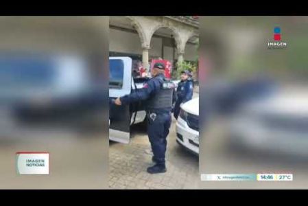 El comisario de Seguridad Pública de #Guadalajara, Ismael Ramírez, descartó que la detención de un ciudadano en el Centro Histórico se haya debida a los reclamos expresados contra el gobernador #PabloLemus por el desabasto de agua.

#NoticiasImagen

Síguenos en nuestras redes:

Instagram: https://www.instagram.com/imagentvgdl/
TikTok: https://www.tiktok.com/@imagennoticias
Twitter: https://twitter.com/ImagenTVGDL
Facebook: https://www.facebook.com/ImagenTVGDL/
Visita nuestro sitio Web: https://www.imagentv.com/guadalajara

Mantente siempre informado con las noticias sobre los acontecimientos más importantes a nivel nacional con Carolina Martínez.

¡Déjanos tus comentarios, da like, comparte y suscríbete!