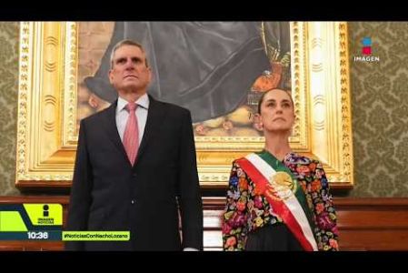 Frente a más de 300 mil personas, la presidenta Claudia #Sheinbaum encabezó su segundo #GritoDeIndependencia, donde sumó nuevos nombres a sus “vivas”. Además, por primera vez, la ceremonia fue conducida por representantes de pueblos originarios y afromexicanos:

#NoticiasConNachoLozano
#NoticiasImagen 

¡Como nadie en la noche! #ImagenNoticias con Nacho Lozano de lunes a viernes a las 10:30 pm en el 3.1 #ImagenTelevisión. 

Visita nuestro sitio Web: http://bit.ly/2nT2Wz5 

Síguenos en nuestras redes: 
Instagram: @imagentvnoticias 
Tiktok: @imagennoticias 
X: @ImagenNoticias_ 
Facebook: https://www.facebook.com/ImagenTVNoticias/ 

Aquí encontrarás la mejor información nacional e internacional de Imagen Noticias con Francisco Zea, Paola Rojas, Crystal Mendivil y Nacho Lozano.