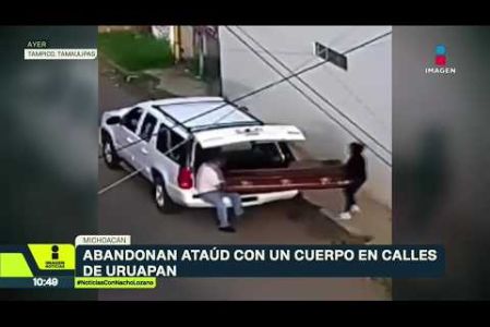 En pleno 15 de septiembre, dos sujetos abandonaron un ataúd junto al Aeropuerto Ignacio López Rayón, en #Uruapan, #Michoacán. Autoridades encontraron al interior el cuerpo de un hombre embalsamado y con lesiones en cabeza y tórax:

¡Como nadie en la noche! #ImagenNoticias con Nacho Lozano de lunes a viernes a las 10:30 pm en el 3.1 #ImagenTelevisión. 

Visita nuestro sitio Web: http://bit.ly/2nT2Wz5 

Síguenos en nuestras redes: 
Instagram: @imagentvnoticias 
Tiktok: @imagennoticias 
X: @ImagenNoticias_ 
Facebook: https://www.facebook.com/ImagenTVNoticias/ 

Aquí encontrarás la mejor información nacional e internacional de Imagen Noticias con Francisco Zea, Paola Rojas, Crystal Mendivil y Nacho Lozano.