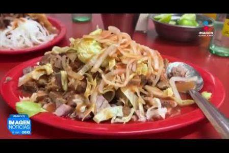 Tras la noche del Grito de Independencia y las celebraciones patrias en #Guadalajara, miles de tapatíos recurren a la tradicional torta ahogada como el remedio infalible para combatir la resaca.

#NoticiasImagen

Síguenos en nuestras redes:

Instagram: https://www.instagram.com/imagentvgdl/
TikTok: https://www.tiktok.com/@imagennoticias
Twitter: https://twitter.com/ImagenTVGDL
Facebook: https://www.facebook.com/ImagenTVGDL/
Visita nuestro sitio Web: https://www.imagentv.com/guadalajara

Mantente siempre informado con las noticias sobre los acontecimientos más importantes a nivel nacional con Erick Breguer.

¡Déjanos tus comentarios, da like, comparte y suscríbete!