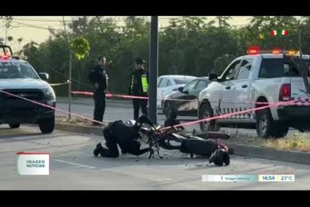 Un motociclista de aproximadamente 20 años perdió la vida cuando se dirigía a su trabajo tras sufrir un accidente sobre Camino Real a Colima, a la altura de la Col. La Pipa, en los límites entre #Tlaquepaque y #Zapopan.

#NoticiasImagen

Síguenos en nuestras redes:

Instagram: https://www.instagram.com/imagentvgdl/
TikTok: https://www.tiktok.com/@imagennoticias
Twitter: https://twitter.com/ImagenTVGDL
Facebook: https://www.facebook.com/ImagenTVGDL/
Visita nuestro sitio Web: https://www.imagentv.com/guadalajara

Mantente siempre informado con las noticias sobre los acontecimientos más importantes a nivel nacional con Carolina Martínez.

¡Déjanos tus comentarios, da like, comparte y suscríbete!