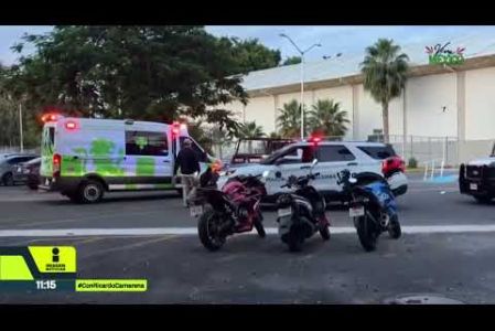 Una mujer de aproximadamente 40 años, aparentemente en situación de calle y bajo los efectos de sustancias psicotrópicas, generó movilización de cuerpos de auxilio sobre la Av. Revolución, a las afueras del #CUCEI.

Síguenos en nuestras redes:

#NoticiasImagen

Instagram: https://www.instagram.com/imagentvgdl/
TikTok: https://www.tiktok.com/@imagennoticias
Twitter: https://twitter.com/ImagenTVGDL
Facebook: https://www.facebook.com/ImagenTVGDL/
Visita nuestro sitio Web: https://www.imagentv.com/guadalajara

Mantente siempre informado con las noticias sobre los acontecimientos más importantes a nivel nacional con Ricardo Camarena.

¡Déjanos tus comentarios, da like, comparte y suscríbete!