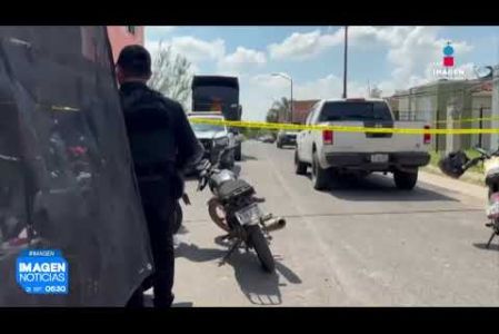 Un hombre fue localizado sin vida y con una bolsa en la cabeza en el cruce de las calles Corea del Sur y Europa, dentro del fraccionamiento Villas de Andalucía, en #Juanacatlán.

#NoticiasImagen

Síguenos en nuestras redes:

Instagram: https://www.instagram.com/imagentvgdl/
TikTok: https://www.tiktok.com/@imagennoticias
Twitter: https://twitter.com/ImagenTVGDL
Facebook: https://www.facebook.com/ImagenTVGDL/
Visita nuestro sitio Web: https://www.imagentv.com/guadalajara

Mantente siempre informado con las noticias sobre los acontecimientos más importantes a nivel nacional con Erick Breguer.

¡Déjanos tus comentarios, da like, comparte y suscríbete!