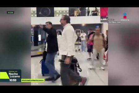 “Fuera corrupto, corrupto", así fue como varias personas abuchearon al senador morenista Gerardo Fernández Noroña en el #AICM. En respuesta, #Noroña los llamó "fachos" y criticó el estilo de vida del hermano de una de las mujeres que lo increpó.

#NoticiasConNachoLozano
#NoticiasImagen 

¡Como nadie en la noche! #ImagenNoticias con Nacho Lozano de lunes a viernes a las 10:30 pm en el 3.1 #ImagenTelevisión. 

Visita nuestro sitio Web: http://bit.ly/2nT2Wz5 

Síguenos en nuestras redes: 
Instagram: @imagentvnoticias 
Tiktok: @imagennoticias 
X: @ImagenNoticias_ 
Facebook: https://www.facebook.com/ImagenTVNoticias/ 

Aquí encontrarás la mejor información nacional e internacional de Imagen Noticias con Francisco Zea, Paola Rojas, Crystal Mendivil y Nacho Lozano.