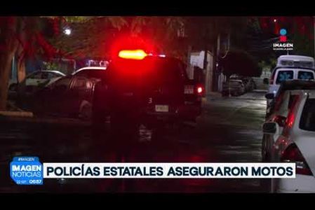 Un cruce de versiones se registró en la Col. Mezquitán de #Guadalajara tras una agresión a balazos contra elementos de la Policía del Estado.

#NoticiasImagen

Síguenos en nuestras redes:

Instagram: https://www.instagram.com/imagentvgdl/
TikTok: https://www.tiktok.com/@imagennoticias
Twitter: https://twitter.com/ImagenTVGDL
Facebook: https://www.facebook.com/ImagenTVGDL/
Visita nuestro sitio Web: https://www.imagentv.com/guadalajara

Mantente siempre informado con las noticias sobre los acontecimientos más importantes a nivel nacional con Erick Breguer.

¡Déjanos tus comentarios, da like, comparte y suscríbete!