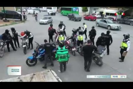 A raíz del feminicidio de #KarlaMargarita, cuyo cuerpo fue localizado cerca del #CUCBA en #Zapopan tras abordar un servicio de transporte en motocicleta por aplicación, autoridades estatales intensificaron las acciones para inhibir esta modalidad que opera fuera del marco legal en #Jalisco.

#NoticiasImagen

Síguenos en nuestras redes:

Instagram: https://www.instagram.com/imagentvgdl/
TikTok: https://www.tiktok.com/@imagennoticias
Twitter: https://twitter.com/ImagenTVGDL
Facebook: https://www.facebook.com/ImagenTVGDL/
Visita nuestro sitio Web: https://www.imagentv.com/guadalajara

Mantente siempre informado con las noticias sobre los acontecimientos más importantes a nivel nacional con Carolina Martínez.

¡Déjanos tus comentarios, da like, comparte y suscríbete!