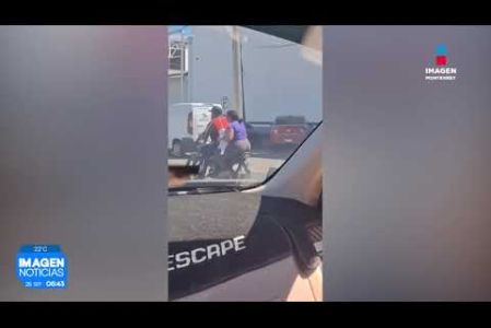 Graban a una pareja viajando sobre una motocicleta con un bebé en brazos en Monterrey. 

No te pierdas Imagen Noticias Monterrey con Brenda Cavazos de lunes a viernes por Imagen Televisión Monterrey.

Síguenos en nuestras redes
Instagram: https://www.instagram.com/imagentvmonterrey/
Twitter: https://twitter.com/ImagenTVMTY
Facebook: https://www.facebook.com/ImagenTVMTY/

Mantente siempre informado con las noticias sobre los acontecimientos más importantes a nivel nacional con Claudia Ovalle y Brenda Cavazos.


¡Dale like y suscríbete!