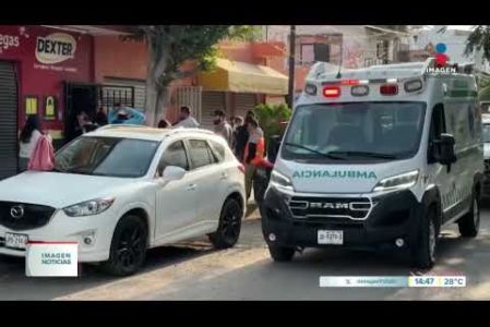 Un hombre de aproximadamente 35 años fue asesinado a tiros dentro de un inmueble que funcionaba como ferretería y vivienda sobre la Carretera Libre a Zapotlanejo, a la altura de la calle La Paz, en la colonia Tateposco de San Pedro #Tlaquepaque.

#NoticiasImagen

Síguenos en nuestras redes:

Instagram: https://www.instagram.com/imagentvgdl/
TikTok: https://www.tiktok.com/@imagennoticias
Twitter: https://twitter.com/ImagenTVGDL
Facebook: https://www.facebook.com/ImagenTVGDL/
Visita nuestro sitio Web: https://www.imagentv.com/guadalajara

Mantente siempre informado con las noticias sobre los acontecimientos más importantes a nivel nacional con Carolina Martínez.

¡Déjanos tus comentarios, da like, comparte y suscríbete!
