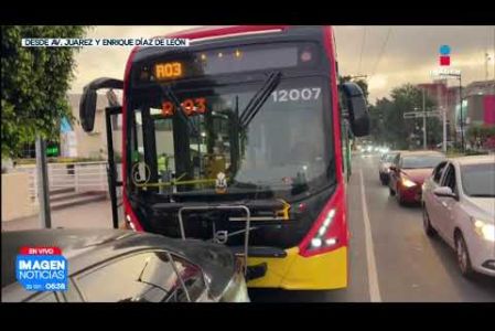 Un percance por alcance entre dos unidades del transporte público provocó congestionamiento vial sobre la Av. Juárez, a la altura del edificio rectoría de la Universidad de #Guadalajara.

#NoticiasImagen

Síguenos en nuestras redes:

Instagram: https://www.instagram.com/imagentvgdl/
TikTok: https://www.tiktok.com/@imagennoticias
Twitter: https://twitter.com/ImagenTVGDL
Facebook: https://www.facebook.com/ImagenTVGDL/
Visita nuestro sitio Web: https://www.imagentv.com/guadalajara

Mantente siempre informado con las noticias sobre los acontecimientos más importantes a nivel nacional con Erick Breguer.

¡Déjanos tus comentarios, da like, comparte y suscríbete!