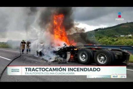 Un tractocamión se incendió la mañana de este martes sobre la autopista Colima-Guadalajara, a la altura del kilómetro 94, lo que obligó al cierre total del tránsito vehicular con dirección a la capital jalisciense.

#NoticiasImagen

Síguenos en nuestras redes:

Instagram: https://www.instagram.com/imagentvgdl/
TikTok: https://www.tiktok.com/@imagennoticias
Twitter: https://twitter.com/ImagenTVGDL
Facebook: https://www.facebook.com/ImagenTVGDL/
Visita nuestro sitio Web: https://www.imagentv.com/guadalajara

Mantente siempre informado con las noticias sobre los acontecimientos más importantes a nivel nacional con Carolina Martínez.

¡Déjanos tus comentarios, da like, comparte y suscríbete!