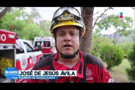 Elementos de Protección Civil y Bomberos de #Guadalajara rescataron a un joven de 28 años tras caer aproximadamente 3 metros en una zona de la Barranca de Huentitán, a la altura del Parque Mirador Independencia.