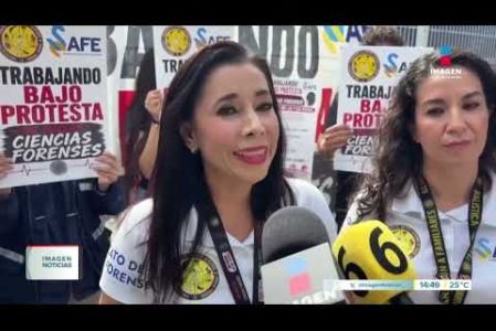 Trabajadores periciales del Instituto Jalisciense de Ciencias Forenses (#IJCF) retomaron sus manifestaciones en la sede central de #Guadalajara y en sus ocho delegaciones regionales tras el incumplimiento del pago de un bono acordado para el 30 de septiembre.

#NoticiasImagen

Síguenos en nuestras redes:

Instagram: https://www.instagram.com/imagentvgdl/
TikTok: https://www.tiktok.com/@imagennoticias
Twitter: https://twitter.com/ImagenTVGDL
Facebook: https://www.facebook.com/ImagenTVGDL/
Visita nuestro sitio Web: https://www.imagentv.com/guadalajara

Mantente siempre informado con las noticias sobre los acontecimientos más importantes a nivel nacional con Carolina Martínez.

¡Déjanos tus comentarios, da like, comparte y suscríbete!