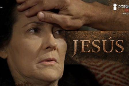 La enfermedad la mantenía postrada en cama, pero la llegada de Jesús cambió aquel momento por completo.