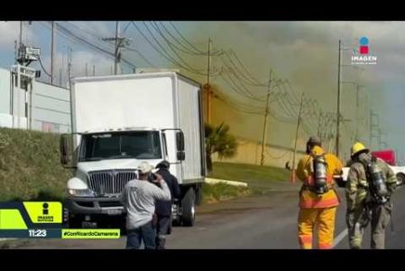 Una fuga de ácido clorhídrico de un camión provocó alarma y movilización de cuerpos de emergencia en la carretera Guadalajara-Chapala. La vialidad fue cerrada y se activó una emergencia atmosférica.