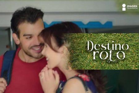 ¡Fidán entra en juego para desentrañar un misterio y salvar el día! Ayse finalmente logra salir de casa, pero ¿será la escapada que esperaba? Mientras tanto, Asya y Mert dan un gran paso hacia su futuro juntos, mientras Toprak se encuentra en una situación peligrosa.<br /><br />Descubre cómo los destinos se entrelazan y las decisiones tomadas afectan a todos. ¿Podrá Fidán resolver el enigma y reunir a todos antes de que sea demasiado tarde? Sumérgete en esta emocionante entrega donde las relaciones se ponen a prueba y los secretos salen a la luz, haciendo que cada momento cuente.<br /><br />#DestinoRoto #DramaFamiliar #Misterio