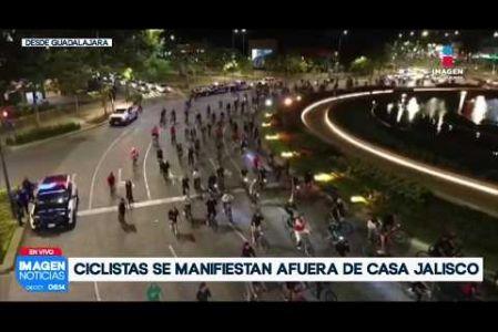 Un grupo de entre 100 y 150 ciclistas se movilizó durante la madrugada desde Av. López Mateos hasta las afueras de #CasaJalisco para protestar por la mala calidad del agua que afecta a la Zona Metropolitana de #Guadalajara.

#NoticiasImagen

Síguenos en nuestras redes:

Instagram: https://www.instagram.com/imagentvgdl/
TikTok: https://www.tiktok.com/@imagennoticias
Twitter: https://twitter.com/ImagenTVGDL
Facebook: https://www.facebook.com/ImagenTVGDL/
Visita nuestro sitio Web: https://www.imagentv.com/guadalajara

Mantente siempre informado con las noticias sobre los acontecimientos más importantes a nivel nacional con Erick Breguer.

¡Déjanos tus comentarios, da like, comparte y suscríbete!