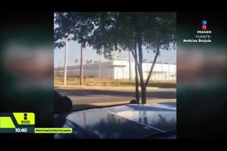 Una nueva #riña, donde también hubo muertos, se registró en el penal El Castillo, en #Mazatlán, a pesar de que la #SSP de #Sinaloa informó que el centro penitenciario estaba bajo control y vigilado. En tan solo dos días, van 12 fallecidos dentro de las instalaciones:

#NoticiasConNachoLozano
#NoticiasImagen 

¡Como nadie en la noche! #ImagenNoticias con Nacho Lozano de lunes a viernes a las 10:30 pm en el 3.1 #ImagenTelevisión. 

Visita nuestro sitio Web: http://bit.ly/2nT2Wz5 

Síguenos en nuestras redes: 
Instagram: @imagentvnoticias 
Tiktok: @imagennoticias 
X: @ImagenNoticias_ 
Facebook: https://www.facebook.com/ImagenTVNoticias/ 

Aquí encontrarás la mejor información nacional e internacional de Imagen Noticias con Francisco Zea, Paola Rojas, Crystal Mendivil y Nacho Lozano.