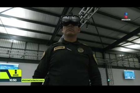 Con visores de realidad virtual y réplicas de armas, policías de la CDMX se capacitan en escenarios simulados de alto estrés como #Tepito o la #Alameda. El objetivo es corregir errores, reducir lesiones y salvaguardar vidas en situaciones reales antes de salir a patrullar. 

#NoticiasConNachoLozano
#NoticiasImagen 

¡Como nadie en la noche! #ImagenNoticias con Nacho Lozano de lunes a viernes a las 10:30 pm en el 3.1 #ImagenTelevisión. 

Visita nuestro sitio Web: http://bit.ly/2nT2Wz5 

Síguenos en nuestras redes: 
Instagram: @imagentvnoticias 
Tiktok: @imagennoticias 
X: @ImagenNoticias_ 
Facebook: https://www.facebook.com/ImagenTVNoticias/ 

Aquí encontrarás la mejor información nacional e internacional de Imagen Noticias con Francisco Zea, Paola Rojas, Crystal Mendivil y Nacho Lozano.