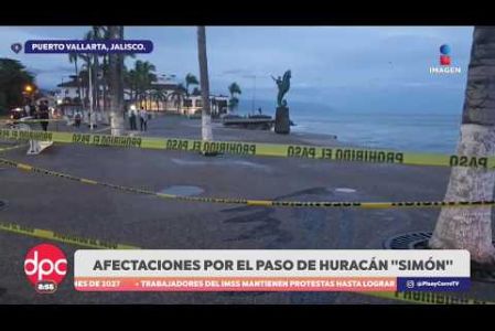 Puerto Vallarta, Jalisco, registra afectaciones por el paso del huracán “Simón”, con aumento del oleaje, suspensión de actividades y cierre del aeropuerto.