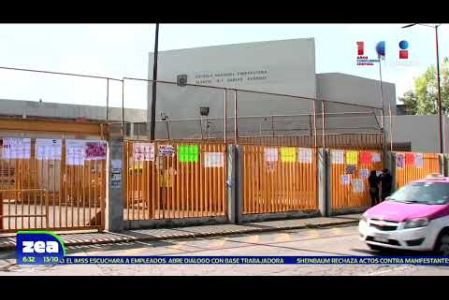 La reparación de los torniquetes del CCH Sur de la #UNAM que fueron dañados durante una protesta la semana pasada costará 450 mil pesos. La Preparatoria 1 sigue en paro.

#LoDijoZea #NoticiasImagen