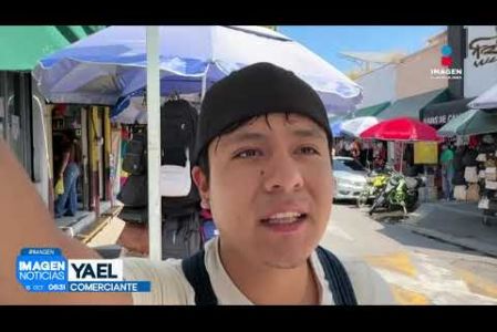 La difusión de un video que exhibe un asalto perpetrado en cuestión de segundos en el Centro de #Zapopan encendió las alarmas entre comerciantes, vecinos y visitantes de la zona. En las imágenes se observa el momento en que un sujeto despoja de sus pertenencias a un peatón para posteriormente huir a bordo de una motocicleta junto a un cómplice.