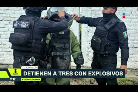 Elementos de la Policía Metropolitana detuvieron a tres hombres en posesión de bombas tipo Molotov en la Col. Santa Cruz del Valle, en #Tlajomulco de Zúñiga.