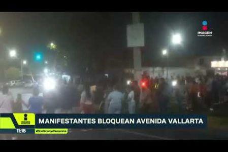 Habitantes de la Col. Ciudad Granja en #Zapopan cerraron la circulación en ambos sentidos de la Av. Vallarta, a la altura de la Glorieta de los Pirules. La manifestación responde a las constantes denuncias por la pésima calidad del agua recibida en sus hogares.

Síguenos en nuestras redes:

#NoticiasImagen

Instagram: https://www.instagram.com/imagentvgdl/
TikTok: https://www.tiktok.com/@imagennoticias
Twitter: https://twitter.com/ImagenTVGDL
Facebook: https://www.facebook.com/ImagenTVGDL/
Visita nuestro sitio Web: https://www.imagentv.com/guadalajara

Mantente siempre informado con las noticias sobre los acontecimientos más importantes a nivel nacional con Ricardo Camarena.

¡Déjanos tus comentarios, da like, comparte y suscríbete!