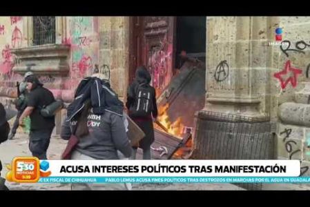 El gobernador de #Jalisco, Pablo Lemus, acusó intereses políticas tras los destrozos durante la segunda manifestación por el agua en #Guadalajara.

#NoticiasImagen #ImagenNoticias530 

Visita nuestro sitio web: http://www.imagentv.com 

No te pierdas Imagen Noticias 5:30 con Marlene Stahl, Nuria Gil y Adriana Treviño de lunes a viernes por Imagen Televisión. 

TikTok 5:30: https://www.tiktok.com/@imagennoticias530  
TikTok Noticias: https://www.tiktok.com/@imagennoticias 

Instagram 5:30: https://www.instagram.com/imagennoticias530  
Instagram Noticias: https://www.instagram.com/imagentvnoticias/ 

X 5:30: https://x.com/imagen530  
X Noticias: https://twitter.com/ImagenNoticias_ 
X Televisión: https://twitter.com/ImagenTVMex 

Facebook Noticias: https://www.facebook.com/ImagenTVNoticias 

Aquí encontrarás la mejor información nacional e internacional de Imagen Noticias con Francisco Zea, Nacho Lozano, Crystal Mendivil, Enrique Sánchez y Paola Rojas.