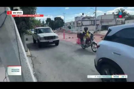 A 46 días de haber iniciado las labores de reparación del #socavón sobre la Av. Enrique Díaz de León, entre las calles La Perpetua y La Condesa en la Col. Jardines del Country, #Guadalajara, se registró la reapertura parcial del tránsito vehicular con dirección desde la Av. Ávila Camacho.