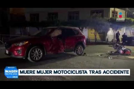 Un joven de 20 años que viajaba en motocicleta perdió la vida tras salir eyectado varios metros al ser embestido por un vehículo conducido por una mujer de 48 años en la Col. Miramar, en #Zapopan.

#NoticiasImagen

Síguenos en nuestras redes:

Instagram: https://www.instagram.com/imagentvgdl/
TikTok: https://www.tiktok.com/@imagennoticias
Twitter: https://twitter.com/ImagenTVGDL
Facebook: https://www.facebook.com/ImagenTVGDL/
Visita nuestro sitio Web: https://www.imagentv.com/guadalajara

Mantente siempre informado con las noticias sobre los acontecimientos más importantes a nivel nacional con Erick Breguer.

¡Déjanos tus comentarios, da like, comparte y suscríbete!