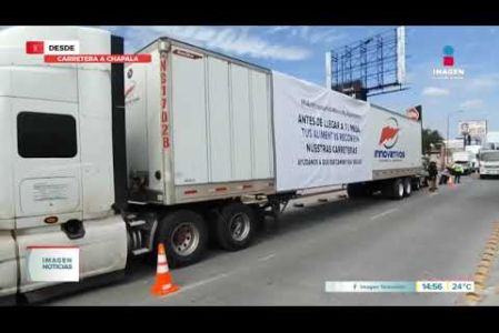 Operadores y agremiados de diversas organizaciones del transporte de carga en #Jalisco intensificaron sus protestas en el marco del #ParoNacional convocado para exigir mayor seguridad en las autopistas del país y ajustes en materia tributaria.

#NoticiasImagen

Síguenos en nuestras redes:

Instagram: https://www.instagram.com/imagentvgdl/
TikTok: https://www.tiktok.com/@imagennoticias
Twitter: https://twitter.com/ImagenTVGDL
Facebook: https://www.facebook.com/ImagenTVGDL/
Visita nuestro sitio Web: https://www.imagentv.com/guadalajara

Mantente siempre informado con las noticias sobre los acontecimientos más importantes a nivel nacional con Carolina Martínez.

¡Déjanos tus comentarios, da like, comparte y suscríbete!