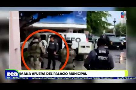 Una cabeza humana fue localizada a las afueras del palacio municipal de #Mazatlán, #Sinaloa, el hallazgo provocó un fuerte operativo de seguridad en el lugar también fue encontrada una cartulina con un mensaje.

#NoticiasImagen #LoDijoZea #ImagenNoticias 

Visita nuestro sitio web: http://www.imagentv.com

No te pierdas Imagen Noticias con Francisco Zea de lunes a viernes en punto de las 6:30 am por Imagen Televisión.

TikTok: https://www.tiktok.com/@imagennoticias

Instagram Imagen Noticias con Francisco Zea: https://www.instagram.com/imagenzea 
Instagram: https://www.instagram.com/imagentvnoticias/

X Imagen Noticias con Francisco Zea: https://x.com/imagenZea 
X Noticias: https://twitter.com/ImagenNoticias_
X Televisión: https://twitter.com/ImagenTVMex 
 
Facebook Imagen Noticias con Francisco Zea: https://www.facebook.com/ImagenZea/ 
Facebook: https://www.facebook.com/ImagenTVNoticias
 
Aquí encontrarás la mejor información nacional e internacional de Imagen Noticias con Francisco Zea, Nacho Lozano, Crystal Mendivil, Enrique Sánchez y Paola Rojas.