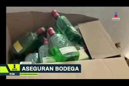 Agentes de la Fiscalía del Estado de #Jalisco aseguraron una bodega clandestina dedicada a la adulteración y envasado apócrifo de bebidas alcohólicas en la zona de El Batán, en #Zapopan.

Síguenos en nuestras redes:

#NoticiasImagen

Instagram: https://www.instagram.com/imagentvgdl/
TikTok: https://www.tiktok.com/@imagennoticias
Twitter: https://twitter.com/ImagenTVGDL
Facebook: https://www.facebook.com/ImagenTVGDL/
Visita nuestro sitio Web: https://www.imagentv.com/guadalajara

Mantente siempre informado con las noticias sobre los acontecimientos más importantes a nivel nacional con Ricardo Camarena.

¡Déjanos tus comentarios, da like, comparte y suscríbete!