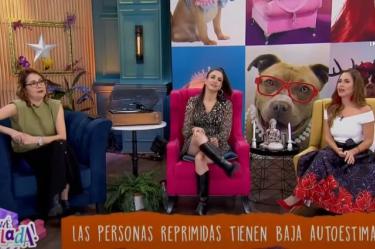 ¡Verónica Toussaint regaló ABRAZOS en el metro de la CDMX!