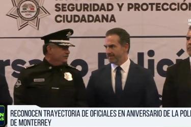 Condecoran a oficiales de policía en Monterrey