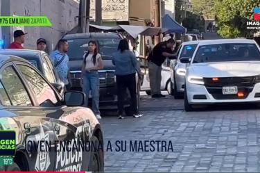 Menor encañona con arma a su maestra en Monterrey 