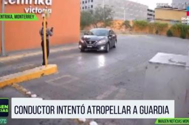 Conductor intenta arrollar a guardia en Monterrey 