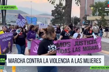 Morras feministas marchan en Monterrey contra la violencia 