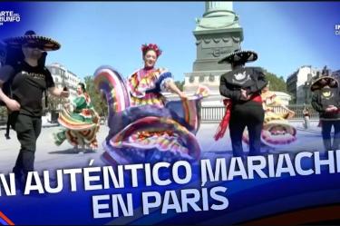 ¡Un mariachi mexicano irrumpió en las calles de París!