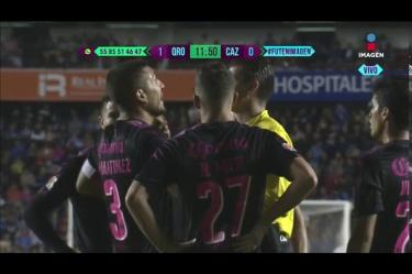 ¡Querétaro comete otro penal ante Cruz Azul!