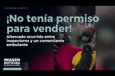Un video difundido en redes sociales mostró el altercado ocurrido entre inspectores municipales y un comerciante ambulante no autorizado durante el operativo de las fiestas patrias en el Centro Histórico de #Guadalajara.

#NoticiasImagen

Síguenos en nuestras redes:

Instagram: https://www.instagram.com/imagentvgdl/
TikTok: https://www.tiktok.com/@imagennoticias
Twitter: https://twitter.com/ImagenTVGDL
Facebook: https://www.facebook.com/ImagenTVGDL/
Visita nuestro sitio Web: https://www.imagentv.com/guadalajara

Mantente siempre informado con las noticias sobre los acontecimientos más importantes a nivel nacional con Carolina Martínez.

¡Déjanos tus comentarios, da like, comparte y suscríbete!
